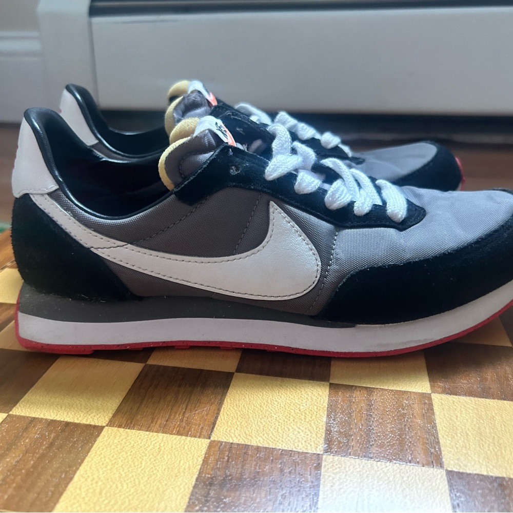 Nike Women's Black, Gray, and White Sneakers
